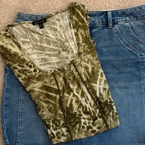 Animal Print Olive Green Stretch Top with Short Sleeves XL